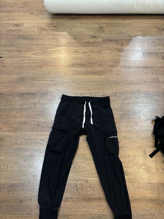 Pantaloni Made By society Noi