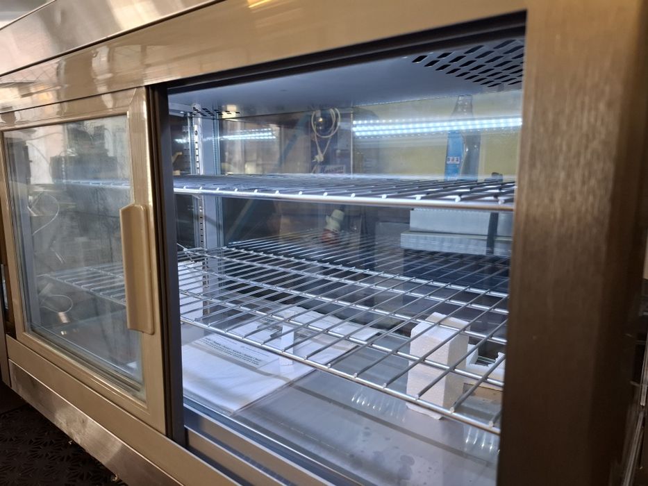 Vitrina frigorifica cofetărie