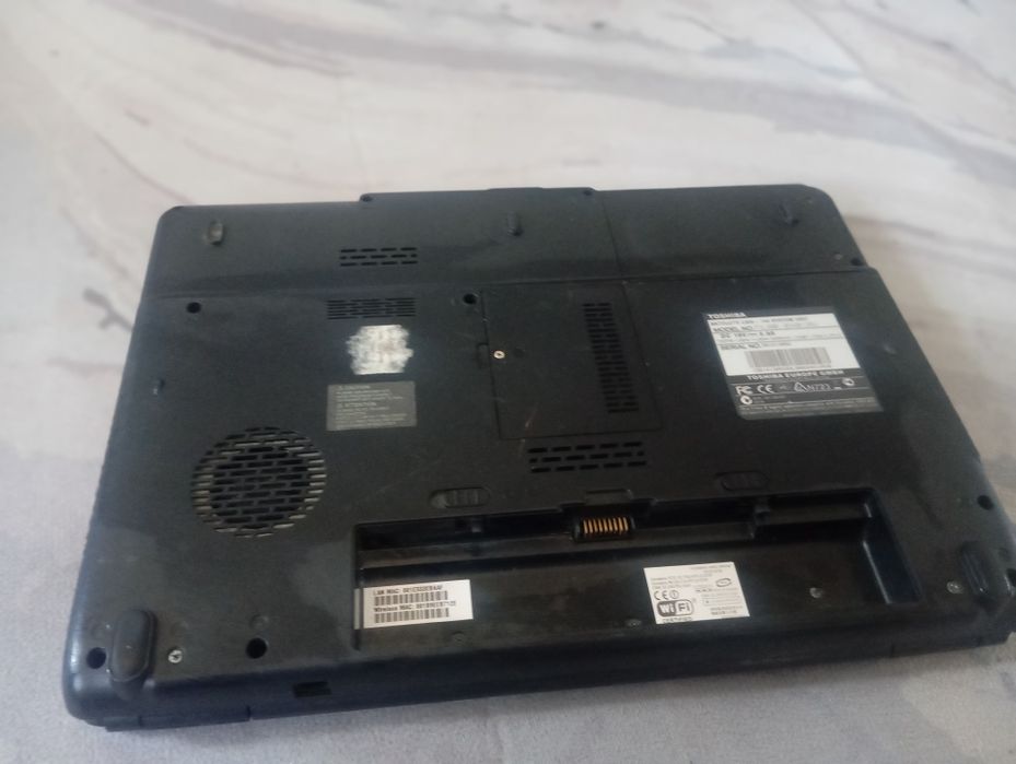 Продам ноутбук на запчасти