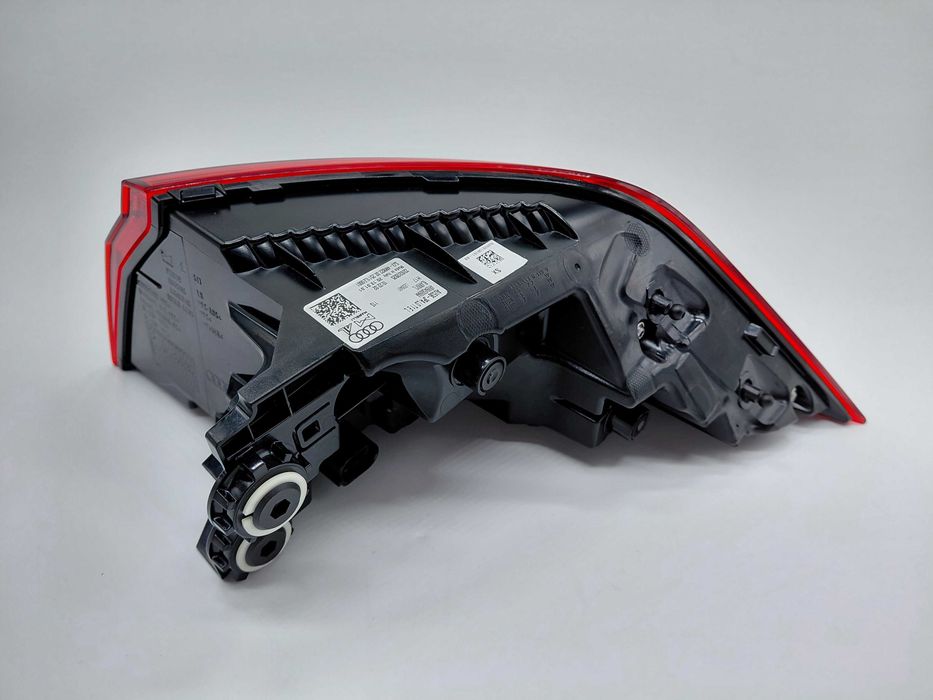 4M8945069AA Нов Ляв Стоп Matrix Audi Q8 Facelift 23-