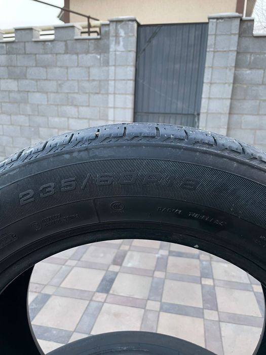 Продам Шины 235/60/18 отл.