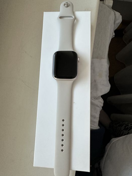 Apple Watch Series 9 Starlight Aluminium Case
