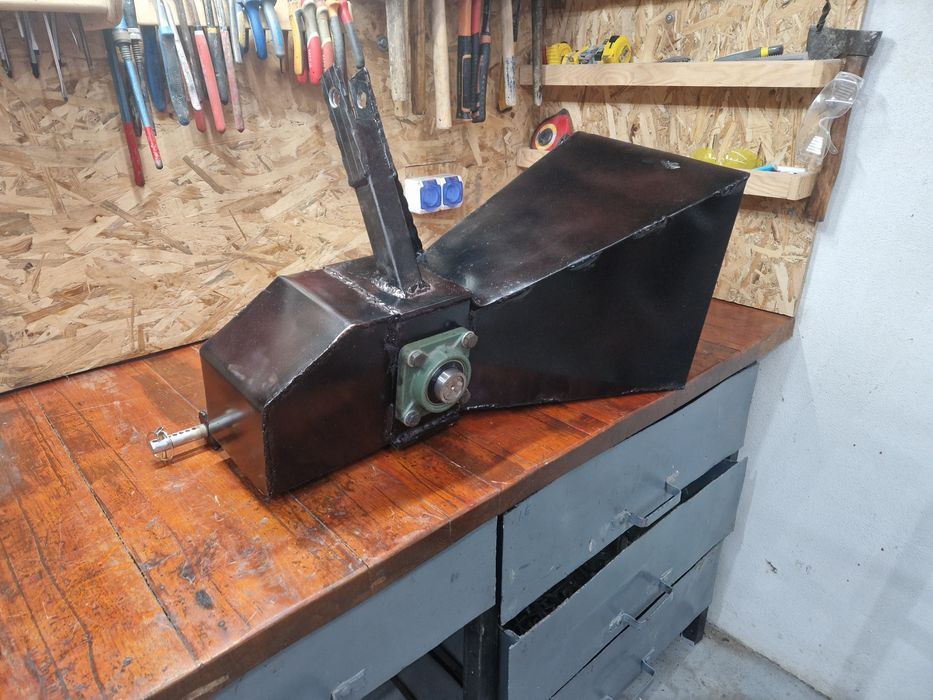 Tocatoare crengi după tractor