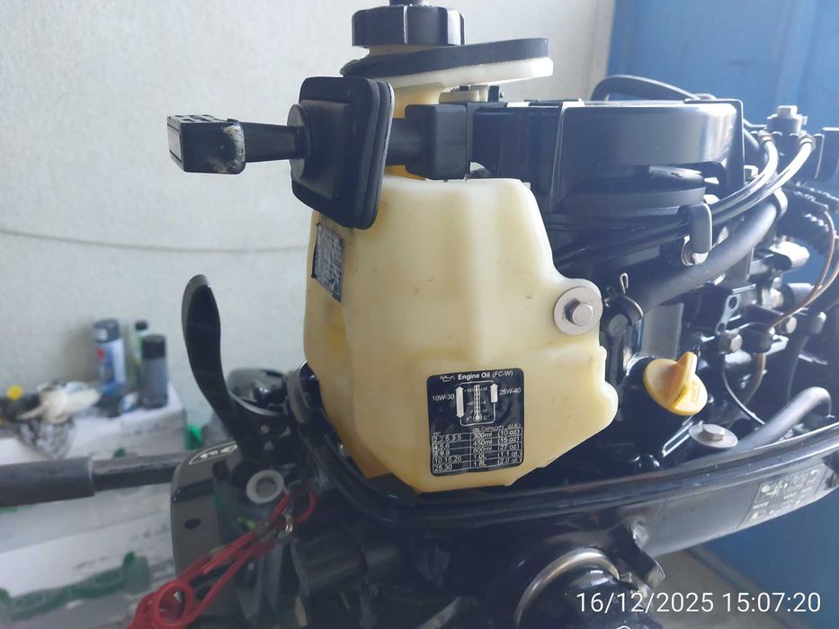 Продавам двигател Mercury 6