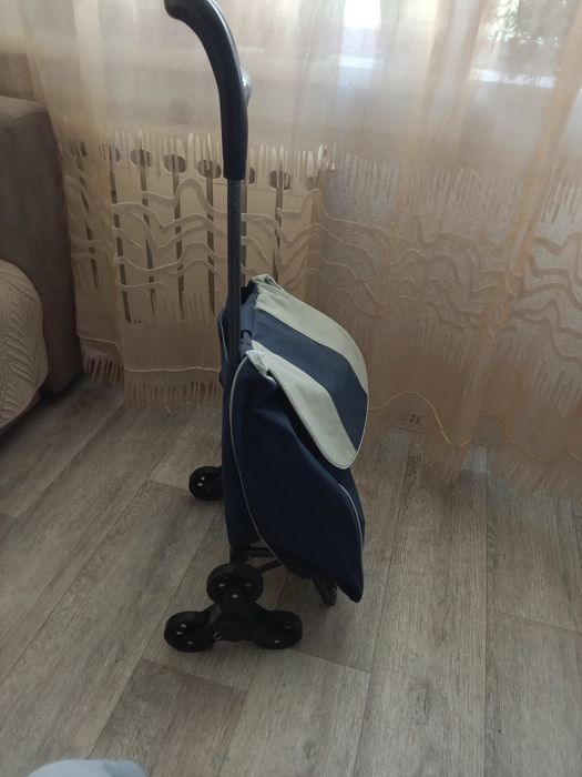 Продам сумку на колесиках