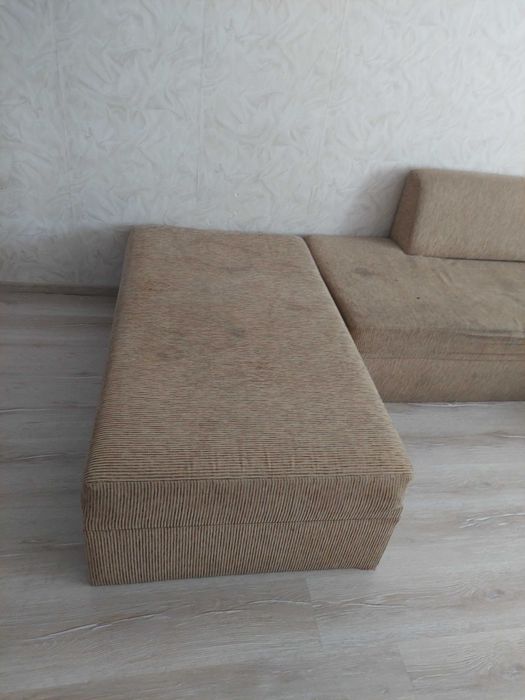 Диван бежов  215/240