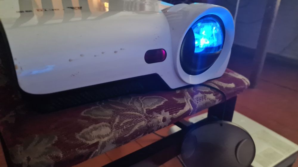 Проектор в отл. Сост