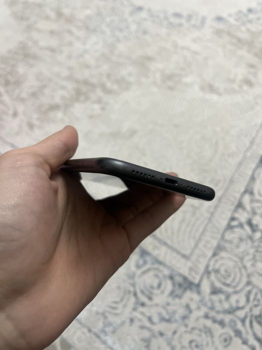 Apple Iphone 11 черном свете в хорошем состояние