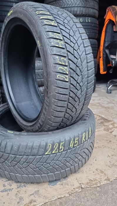 2 Anvelope Good Year 225 45 R18 M/S (iarnă) RUN-FLAT Impecabile.