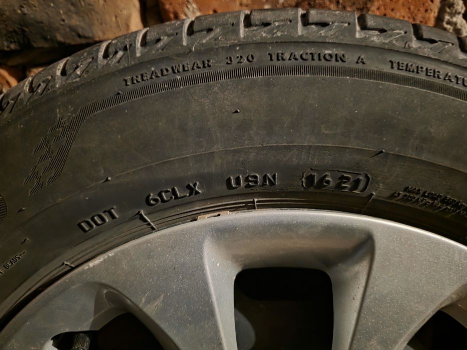4бр. Летни гуми Bridgestone 185 65 15 на джанти Пежо Ситроен + тасове и болтове