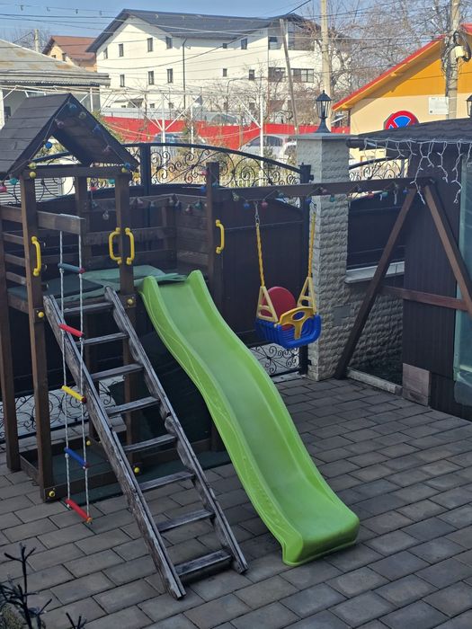 Spațiu de joaca din lemn de pin