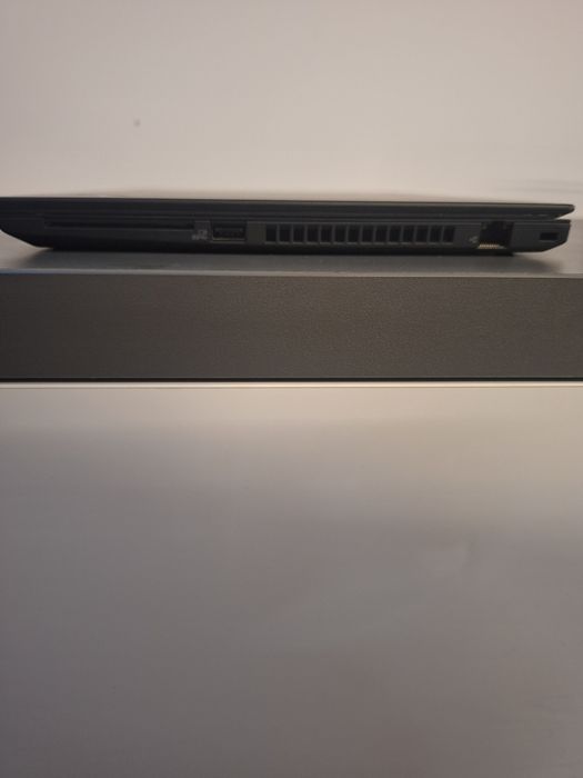Лаптоп Lenovo ThinkPad T490 - i5 8-gen / 8GB RAM / 256GB NVMe / 14" FHD IPS