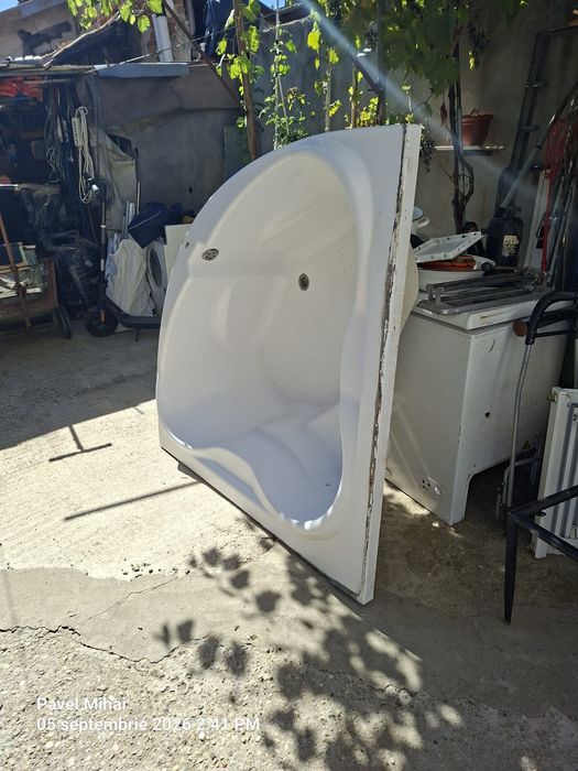 Cada utilizata in stare foarte buna.dimensiuni 140x140x55ni