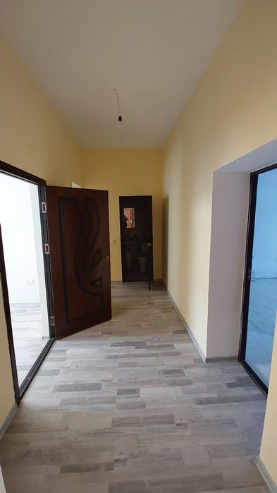 Panayev balalar baqshasi qasindagi 3 etajli dom 1-etaj magazinli