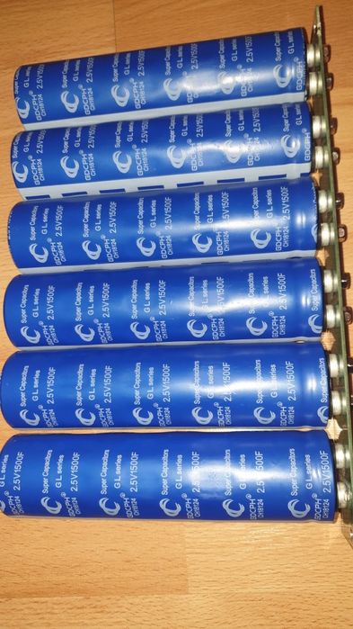 Vand   6 buc de 2.5v  1500F NOI,  balansare supercondensatori pornire