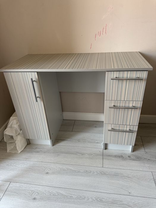 Продается туалетный столик + зеркало