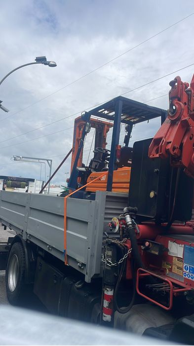 Camion Scania cu macara