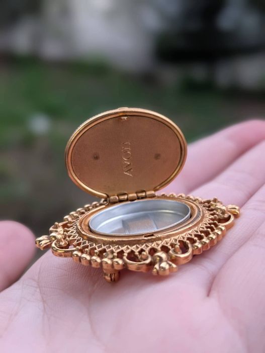 Veche brose camee, stil caseta, placata cu aur