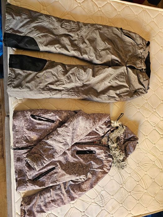 Продавам Дамски ски екип