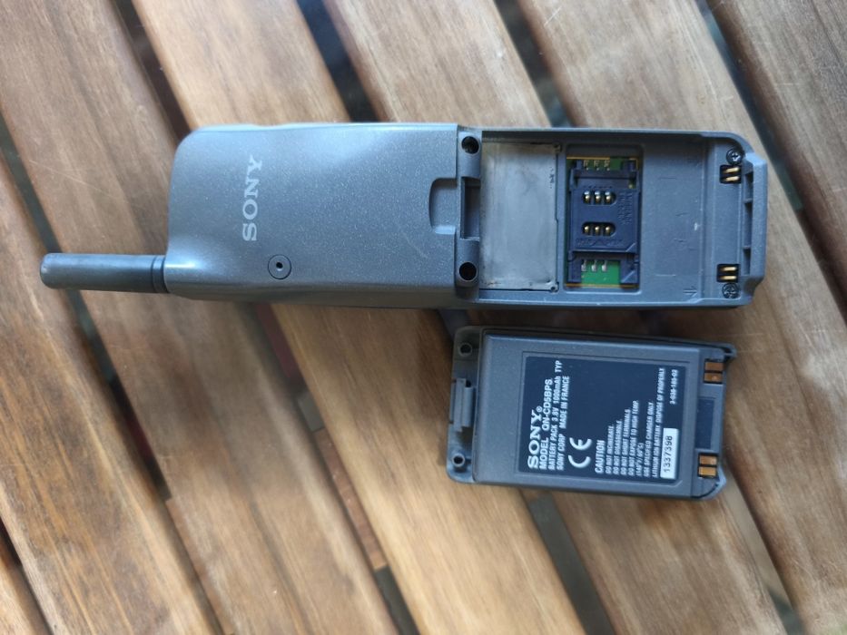 Мобильный телефон GSM SONY