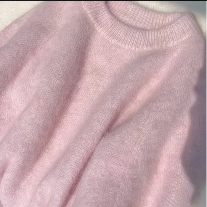 Свитер розовый продаю