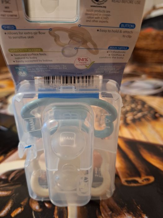 Vând biberon nou MAM si suzete