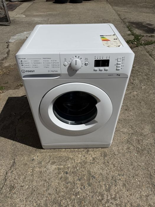 Продавам пералня Indesit