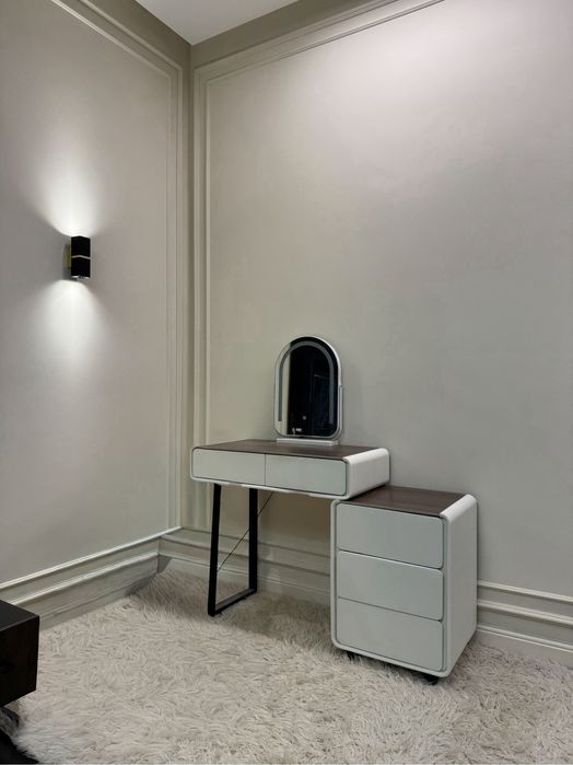 Столик для макияжа