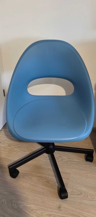 Scaun birou + pernuța pentru șezut.