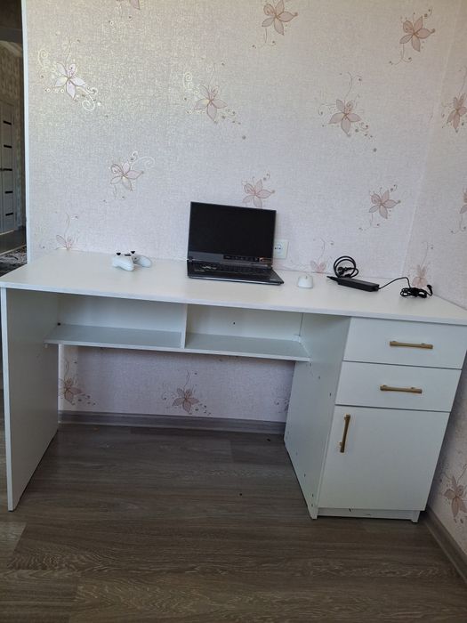 Продам  большой  стол  не дорого