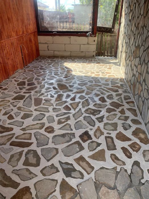 Vand si montez piatra naturala de munte