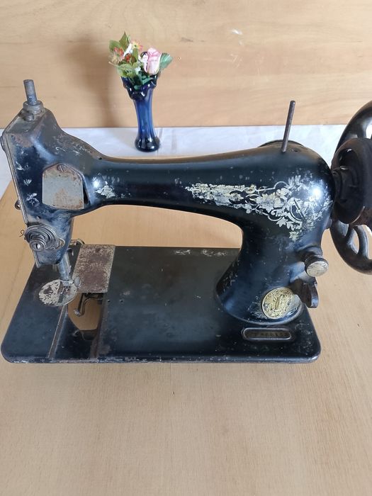 Mașină de cusut originală Singer, cu sigla „The Singer Manufacturing Co.”