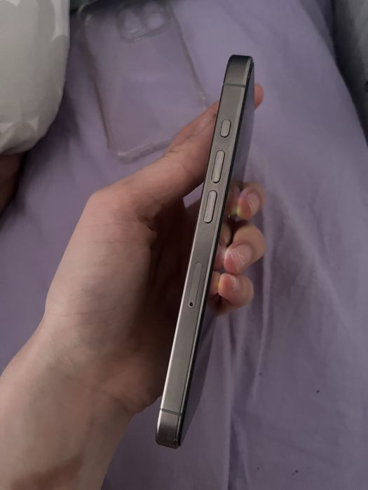 Продаю Iphone 15 pro на 256 гб