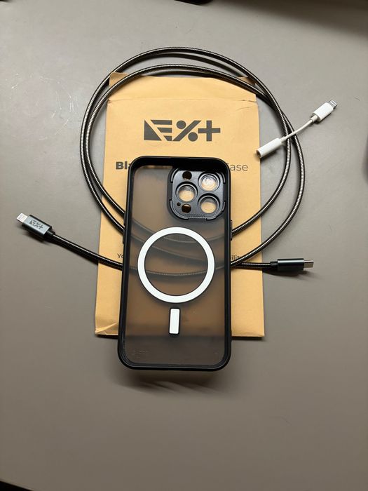 Аксесоари за iPhone lightning зарядно, кейс и преходник към аудио жак