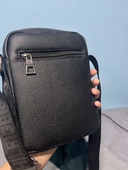 Продам барсетку tommy hilfiger