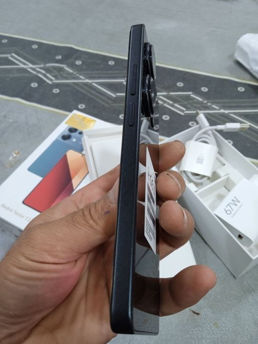 Продам телефон Redmi Note 13 Pro black 12GB RAM 512 ROM.