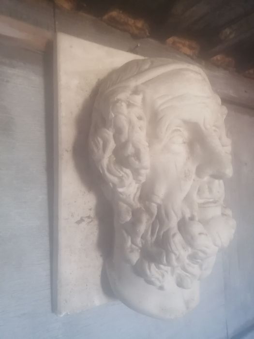 Продается барельеф Античная голова