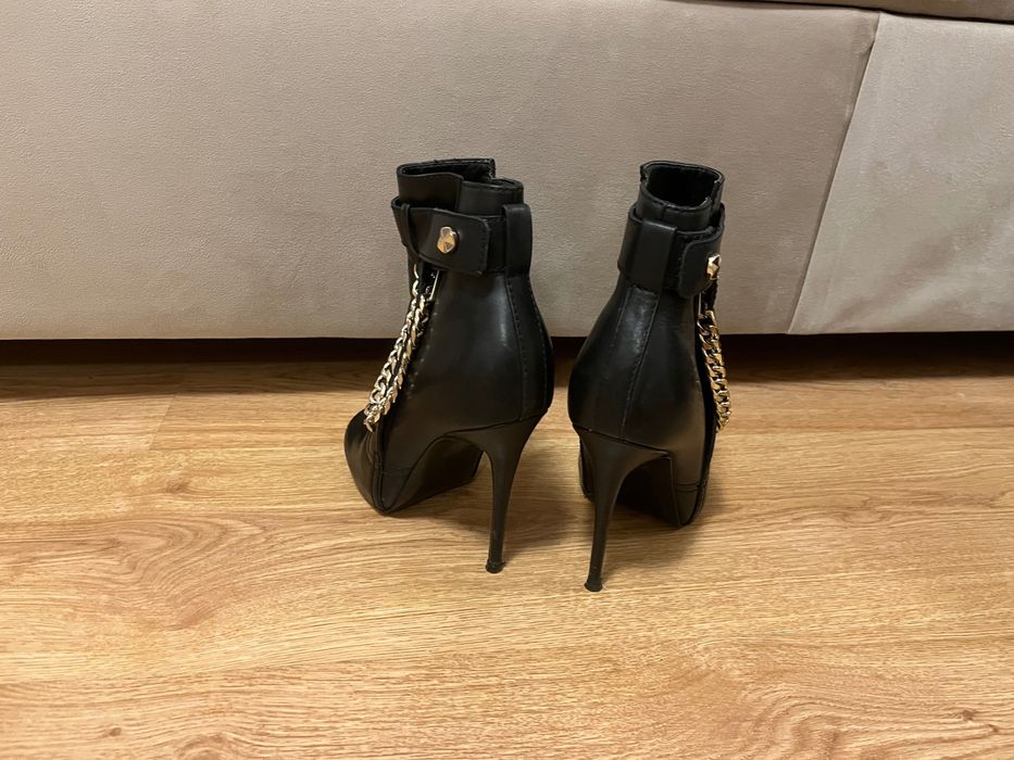 Дамски обувки на ток Guess