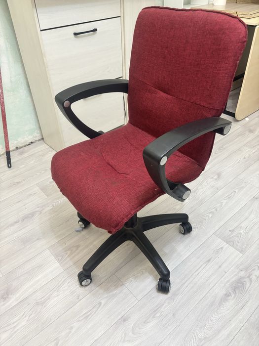 Продам диван б/у. В подарок пуф и кресло