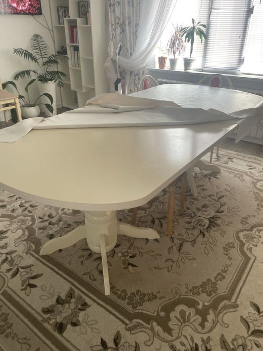 Стол орындықтарымен