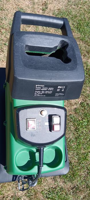 Vând tocător de crengi și resturi vegetale