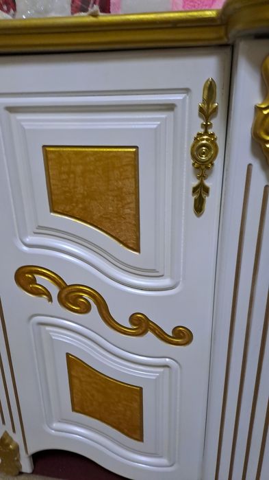 Комод с двумя пиналами