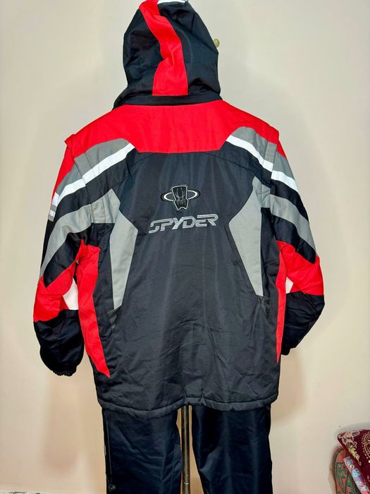 Теплая горнолыжная форма.