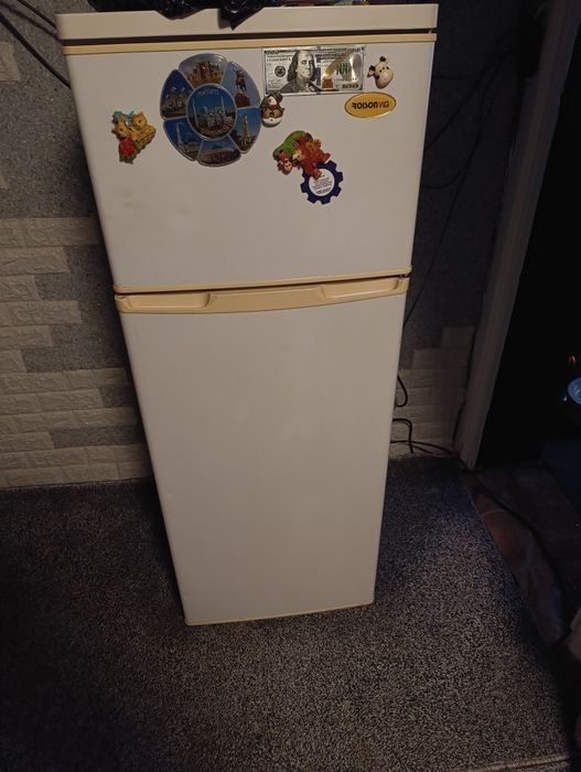 Холодильник сотилади