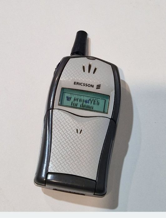 Telefon Sony Ericsson pentru colecție