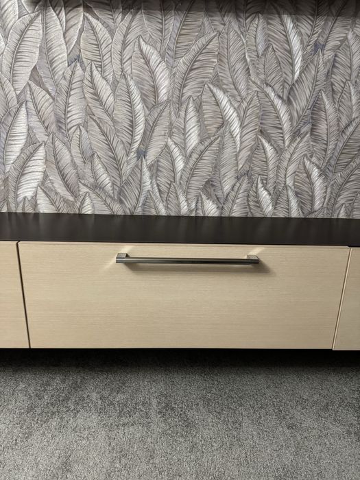 Продам полки под телевизор