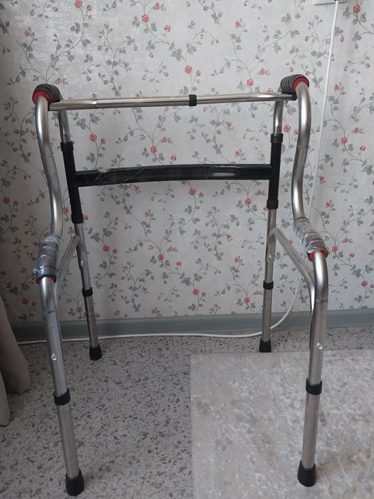 Продам ходунки новые