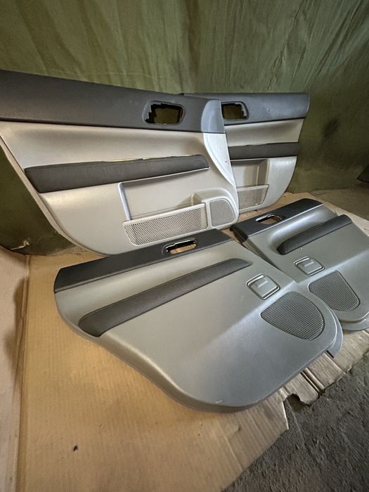 Обшивки дверей Subaru Forester SG