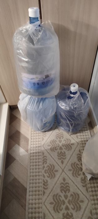 Продам бутыли для воды 19л