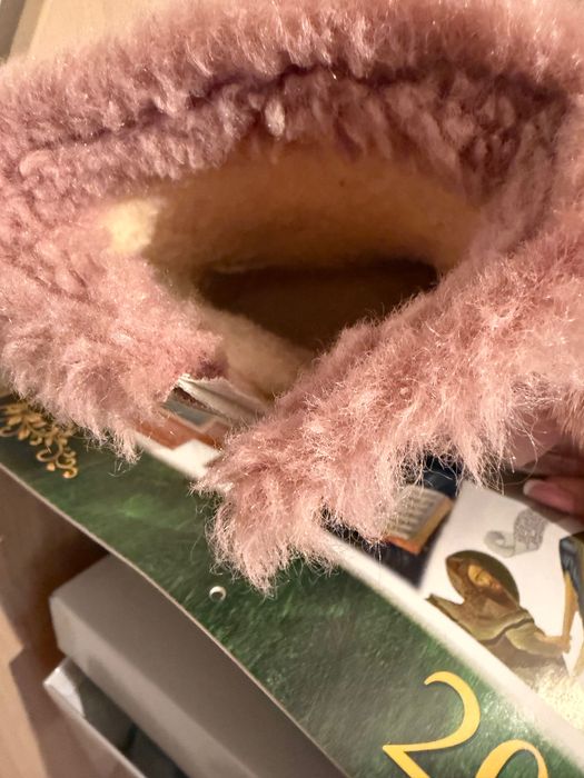 Ботушки апрески в розово с помпон